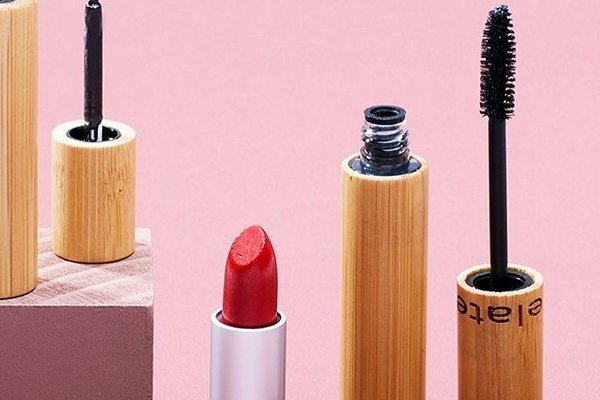 ![Environmental Benefits of Refillable Makeup Containers, sustainability in packaging](https://jinlinpackaging.com/wp-content/uploads/2024/06/What-Are-the-Environmental-Benefits-of-Refillable-Makeup-Containers.jpg "Environmental benefits of refillable containers")