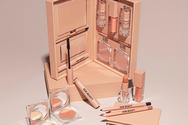 ![How do I choose a makeup packaging supplier](https://jinlinpackaging.com/wp-content/uploads/2024/09/How-Do-I-Choose-a-Makeup-Packaging-Supplier.jpg "Choosing makeup packaging supplier")