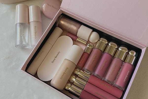 ![What is the best plastic for makeup packaging](https://jinlinpackaging.com/wp-content/uploads/2024/09/What-is-the-Best-Plastic-for-Makeup-Packaging.jpg "Best plastic for makeup packaging")