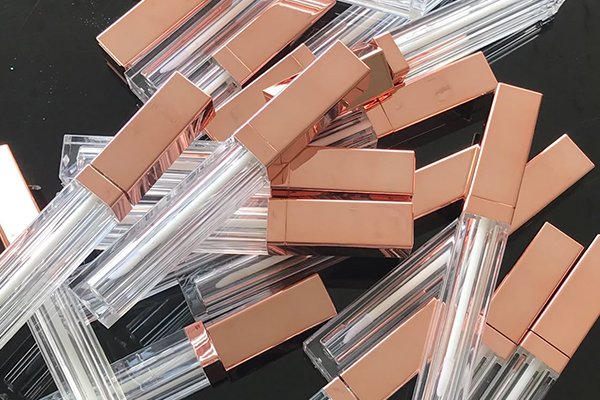 ![Aluminum Lip Gloss Containers, Advantages and Disadvantages](https://jinlinpackaging.com/wp-content/uploads/2024/11/Aluminum-Lip-Gloss-Containers-Advantages-and-Disadvantages.jpg "Aluminum Containers, Pros and Cons")
