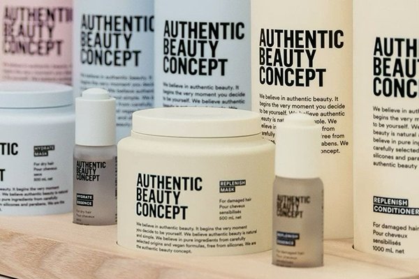 ![Custom cosmetic packaging, balancing cost and brand](https://jinlinpackaging.com/wp-content/uploads/2024/11/Custom-Cosmetic-Packaging-Balancing-Cost-and-Brand-Identity.jpg "Custom cosmetic packaging")