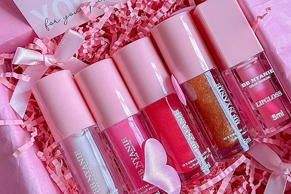 ![Customizing Lip Gloss Tubes, image showcasing unique designs on lip gloss tubes](https://jinlinpackaging.com/wp-content/uploads/2024/11/Customizing-Your-Lip-Gloss-Tubes-with-Unique-Designs.jpg "Lip gloss tubes, unique designs")