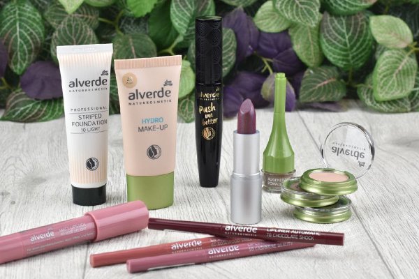 ![Innovative cosmetic packaging, embracing new manufacturing techniques](https://jinlinpackaging.com/wp-content/uploads/2024/11/How-Are-Cosmetic-Packaging-Manufacturers-Embracing-Innovation.jpg "Innovative packaging")