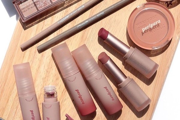 ![How customization adds value to eco-friendly lipstick tubes](https://jinlinpackaging.com/wp-content/uploads/2024/11/How-Can-Customization-Add-Value-to-Eco-Friendly-Lipstick-Tubes.jpg "Customization for eco-friendly tubes")