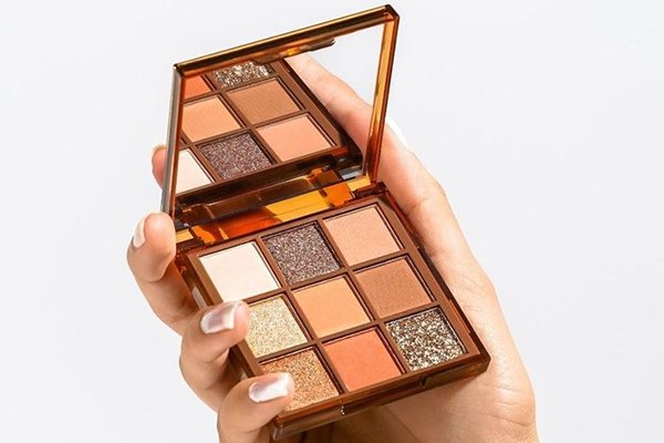 Custom packaging impact on brand identity