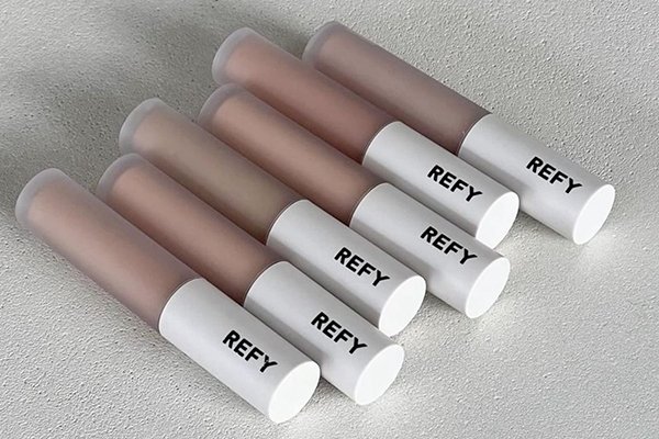 ![Minimalist makeup packaging design](https://jinlinpackaging.com/wp-content/uploads/2024/11/How-Does-Minimalist-Design-Make-Beautiful-Makeup-Packaging-Stand-Out.jpg "Minimalist design in makeup packaging")