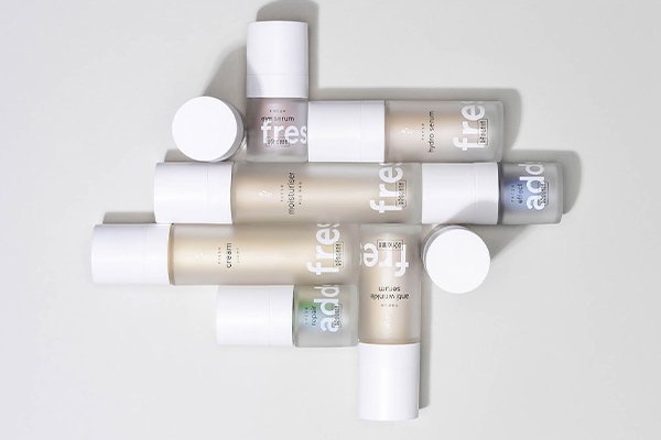 ![Luxury cosmetic packaging, modern and evolving trends](https://jinlinpackaging.com/wp-content/uploads/2024/11/How-Is-Luxury-Cosmetic-Packaging-Evolving-in-2024.jpg "Luxury packaging trends")