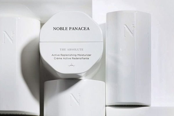 ![How Nanotechnology Improves Durability and Resistance in Cosmetic Packaging](https://jinlinpackaging.com/wp-content/uploads/2024/11/How-Is-Nanotechnology-Improving-Durability-and-Resistance-in-Cosmetic-Packaging.jpg "Nanotechnology in Cosmetic Packaging")