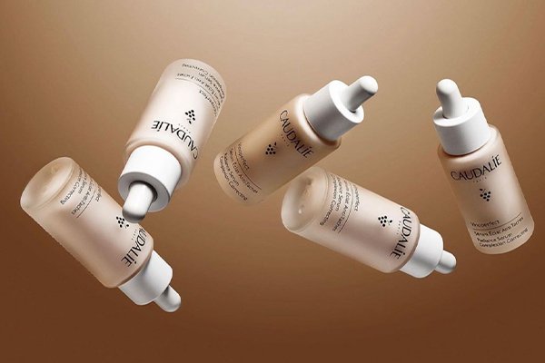 ![Sustainable Luxury Packaging, Redefining cosmetic packaging](https://jinlinpackaging.com/wp-content/uploads/2024/11/How-Is-Sustainability-Redefining-Luxury-Cosmetic-Packaging.jpg "Sustainable luxury packaging")
