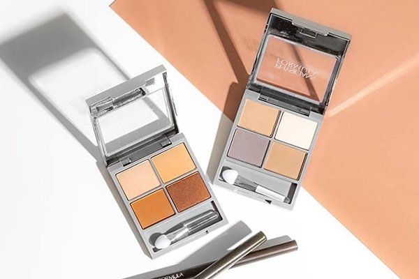 Choosing the best manufacturer for custom eyeshadow palette packaging