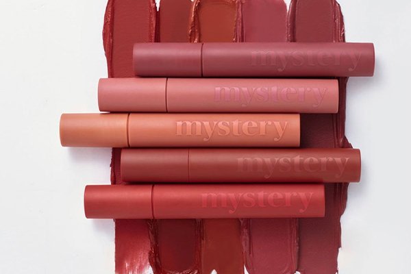 ![How to maintain consistent quality for lipstick tube labeling](https://jinlinpackaging.com/wp-content/uploads/2024/11/How-to-Maintain-Consistent-Quality-for-Lipstick-Tube-Labeling.jpg "Consistent labeling quality")