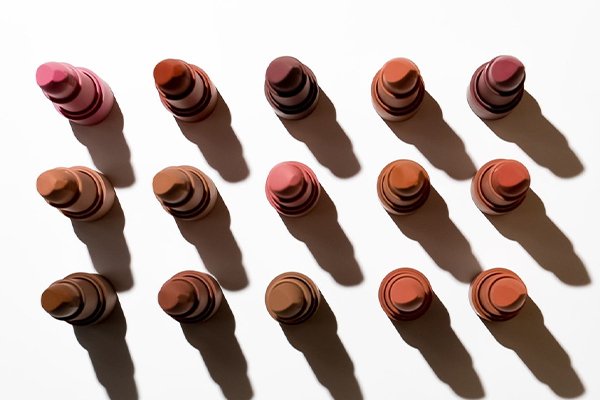 Sourcing lipstick tubes from suppliers