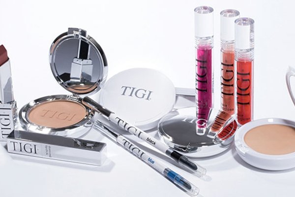 ![Etching for fine details, cosmetic packaging technique](https://jinlinpackaging.com/wp-content/uploads/2024/11/Is-Etching-a-Better-Option-for-Fine-Details-or-Small-Cosmetic-Packaging-Runs.jpg "Etching for fine details")