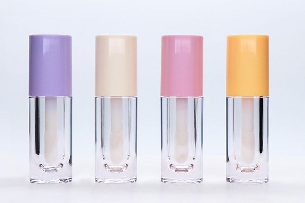 ![Plastic lip gloss container advantages and disadvantages](https://jinlinpackaging.com/wp-content/uploads/2024/11/Plastic-Lip-Gloss-Containers-Advantages-and-Disadvantages.jpg "Plastic lip gloss")