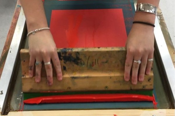 ![Screen printing enhances design quality, image showing detailed screen printed design](https://jinlinpackaging.com/wp-content/uploads/2024/11/Screen-Printing-How-Does-It-Enhance-Design-Quality.jpg "Screen printing design enhancement")