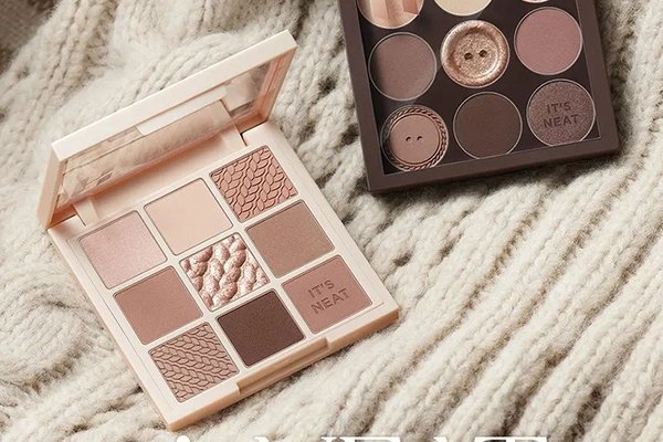 High-quality custom eyeshadow palette packaging features