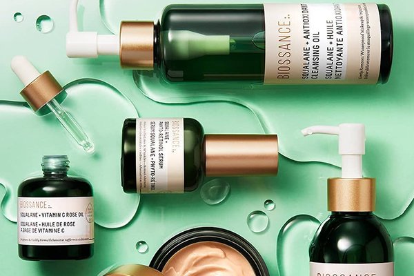 ![Trendy Cosmetic Packaging, Modern and elegant design](https://jinlinpackaging.com/wp-content/uploads/2024/11/What-Are-the-Latest-Trends-in-Pretty-Cosmetic-Packaging.jpg "Latest cosmetic packaging trends")