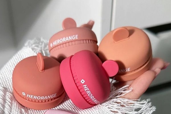 functional features in cosmetic packaging