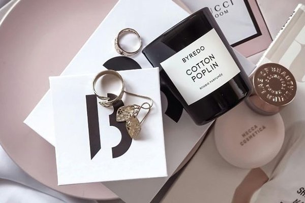 ![Key factors for importing cosmetic packaging](https://jinlinpackaging.com/wp-content/uploads/2024/11/What-Key-Factors-Should-Guide-Your-Decision-for-Importing-Packaging-of-Cosmetics.jpg "Factors for importing packaging")