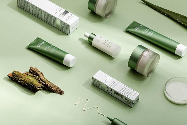 ![Customized cosmetic packaging, tailored designs and personalization](https://jinlinpackaging.com/wp-content/uploads/2024/11/What-Makes-Customization-Key-in-Cosmetic-Packaging.jpg "Customized packaging")