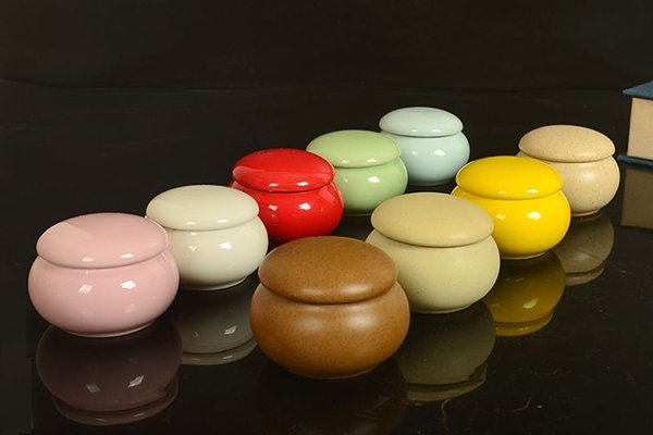 Why Are Chinese Manufacturers Leading in the Cream Jar Industry