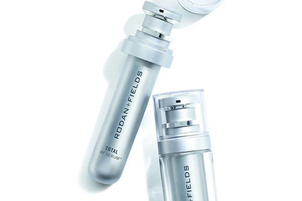 ![Why choose airless pump bottles for cosmetics, advantages in packaging](https://jinlinpackaging.com/wp-content/uploads/2024/11/Why-Choose-Airless-Pump-Bottles-for-Cosmetics.jpg "Airless pump bottles for cosmetics")