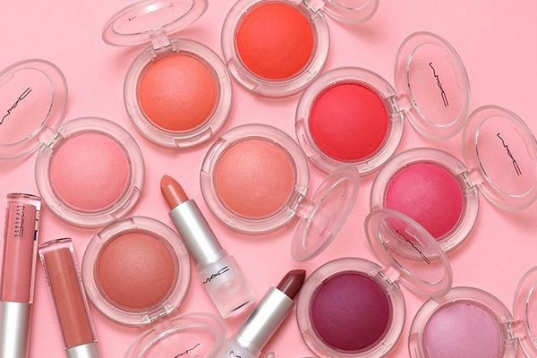 Choosing custom cosmetic packaging for your brand