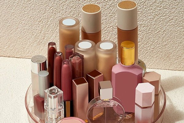 ![Sustainable materials in makeup packaging](https://jinlinpackaging.com/wp-content/uploads/2024/11/Why-Choose-Sustainable-Materials-for-Makeup-Packaging.jpg "Sustainable packaging options")
