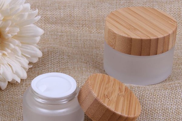 ![Bamboo packaging for makeup](https://jinlinpackaging.com/wp-content/uploads/2024/11/Why-Is-Bamboo-a-Natural-Elegance-for-Makeup-Packaging.jpg "Bamboo makeup packaging")