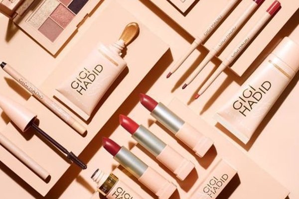 Custom cosmetic packaging, crucial for brand identity
