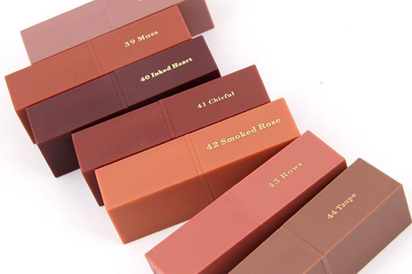 ![Why precision labeling is essential for lipstick tubes](https://jinlinpackaging.com/wp-content/uploads/2024/11/Why-Is-Precision-Labeling-Essential-for-Lipstick-Tubes.jpg "Precision labeling for tubes")