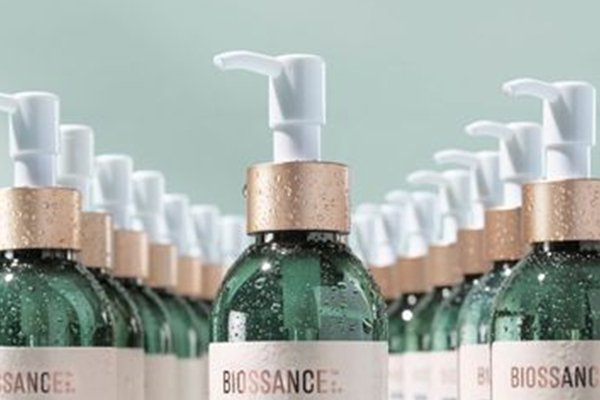 ![Sustainability in Cosmetic Packaging, Eco-friendly design](https://jinlinpackaging.com/wp-content/uploads/2024/11/Why-Is-Sustainability-Vital-for-Cosmetic-Packaging.jpg "Sustainable cosmetic packaging")