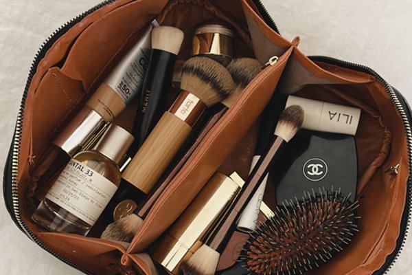 ![Why travel-friendly packaging is essential in today's beauty industry](https://jinlinpackaging.com/wp-content/uploads/2024/11/Why-Is-Travel-Friendly-Packaging-Essential-in-Todays-Beauty-Industry.jpg "Travel-friendly beauty packaging")