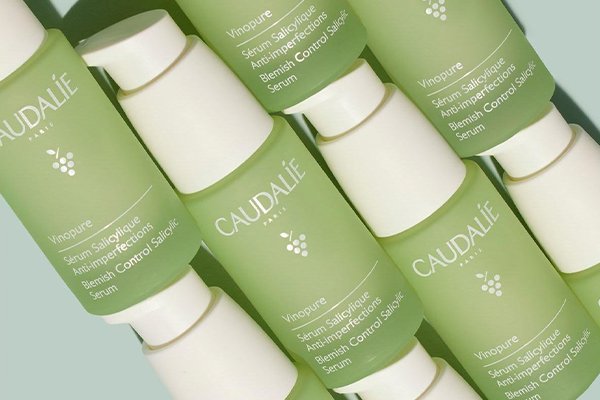 ![Why visual design matters in packaging](https://jinlinpackaging.com/wp-content/uploads/2024/11/Why-Is-Visual-Design-Essential-for-Cosmetic-Product-Packaging.jpg "Cosmetic product packaging design")