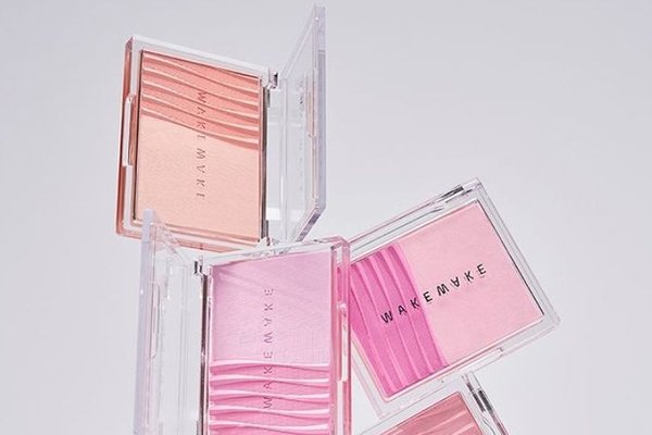 ![Recycling makeup containers, sustainability focus](https://jinlinpackaging.com/wp-content/uploads/2024/11/Why-Should-You-Recycle-Makeup-Containers.jpg "Recycling containers, green initiative")