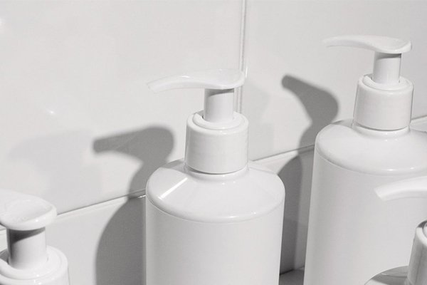 ![PLA plastic, cosmetic product quality](https://jinlinpackaging.com/wp-content/uploads/2024/12/Can-PLA-Plastic-Maintain-Cosmetic-Product-Quality.jpg "PLA cosmetic packaging")