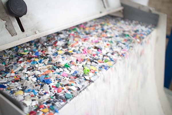 Challenges in recycling LDPE plastic, highlighting difficulties in processing and reuse