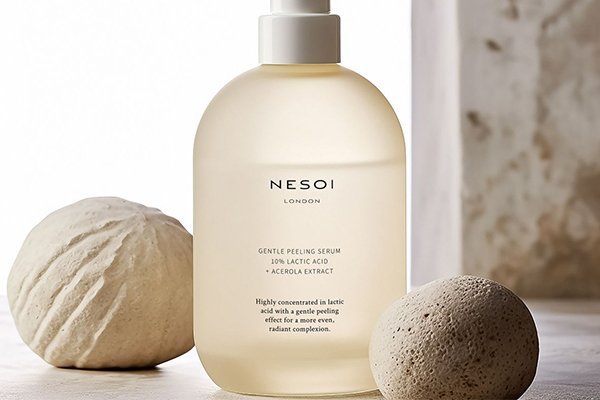 ![Elegant cosmetic packaging with frosted design](https://jinlinpackaging.com/wp-content/uploads/2024/12/Frosting-Enhances-Elegant-Cosmetic-Packaging-1.jpg "Elegant cosmetic design")