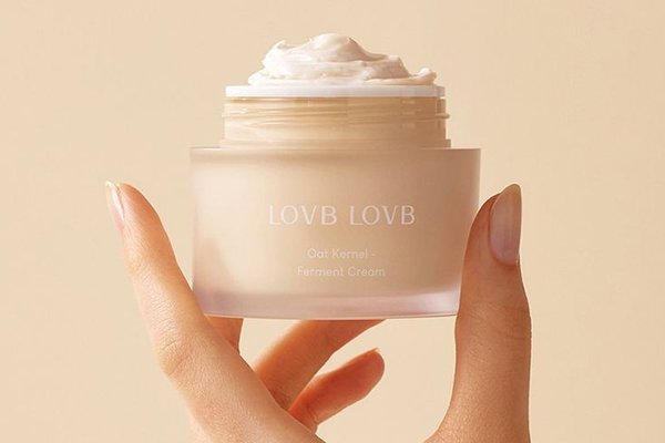 ![Sophisticated frosted cosmetic packaging with clean lines](https://jinlinpackaging.com/wp-content/uploads/2024/12/Frosting-Enhances-Elegant-Cosmetic-Packaging-3.jpg "Sophisticated frosted packaging")