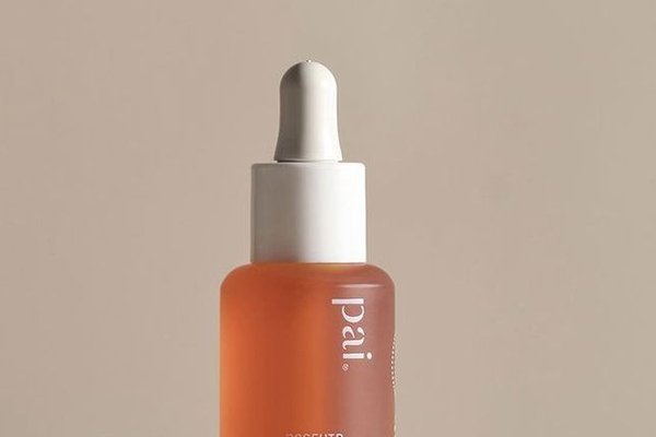 ![Elegant frosted cosmetic bottle with modern design](https://jinlinpackaging.com/wp-content/uploads/2024/12/Frosting-Enhances-Elegant-Cosmetic-Packaging-4.jpg "Modern frosted bottle design")