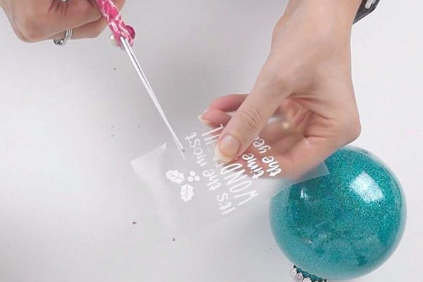 Printing on curved surface using pad printing technique, silicone pad transferring ink to round object