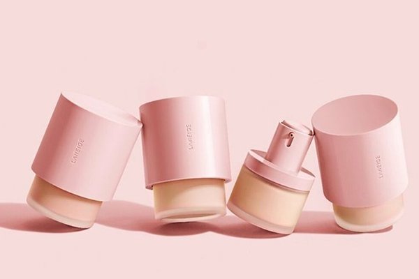 ![Important design factors for plastic injection molding in cosmetic packaging, focusing on details](https://jinlinpackaging.com/wp-content/uploads/2024/12/Important-Design-Factors-for-Plastic-Injection-Molding-in-Cosmetic-Packaging.jpg "Design factors in molding")