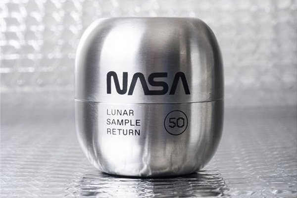 ![Laser engraving on premium cosmetic packaging](https://jinlinpackaging.com/wp-content/uploads/2024/12/Laser-Engraving-Transforms-Premium-Cosmetic-Packaging-2.jpg "Premium Cosmetic Packaging Engraving")