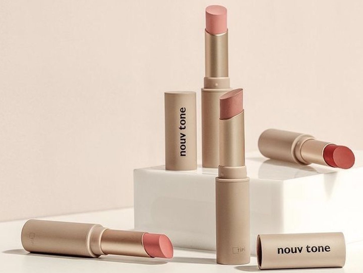 ![Alumina safety in lipstick, analyzing its effects and cosmetic use](https://jinlinpackaging.com/wp-content/uploads/2025/03/Is-alumina-safe-in-lipstick.jpg "Alumina in lipstick safety")  