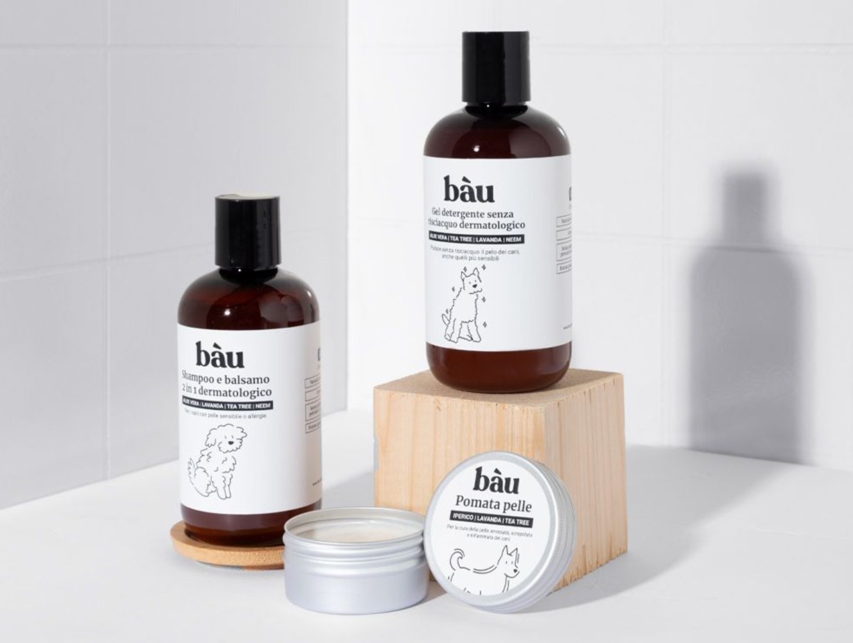 ![PET plastic in cosmetics, material benefits and uses](https://jinlinpackaging.com/wp-content/uploads/2025/03/What-is-PET-in-cosmetics.jpg "PET in Cosmetics")  