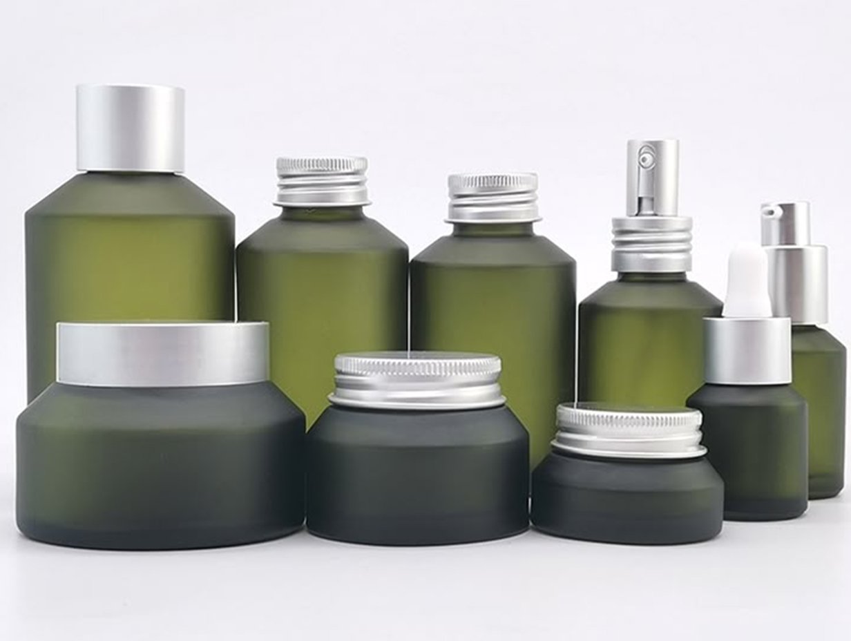 ![Polyethylene terephthalate uses in cosmetics, PET applications](https://jinlinpackaging.com/wp-content/uploads/2025/03/What-is-polyethylene-terephthalate-used-for-in-cosmetics.jpg "PET Uses in Cosmetics")  