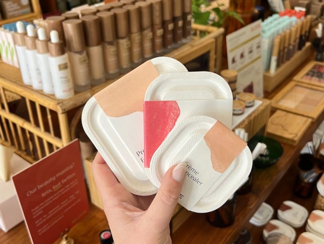 ![Non-recyclable packaging materials, including mixed plastics and coated paper](https://jinlinpackaging.com/wp-content/uploads/2025/03/What-packaging-cannot-be-recycled.jpg "Non-Recyclable Packaging")  