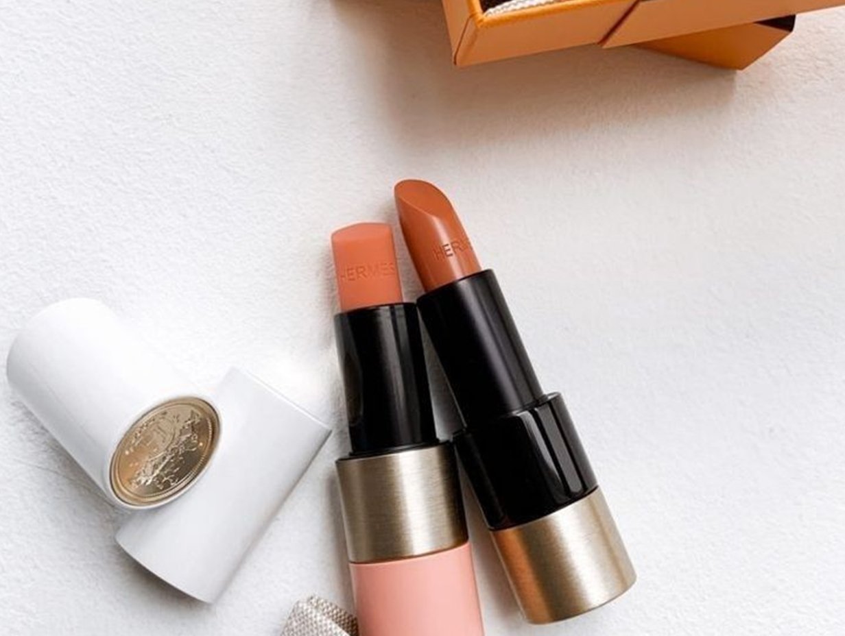 ![Lipstick Packaging Failure: Common Design Flaws and Solutions](https://jinlinpackaging.com/wp-content/uploads/2025/04/Why-Does-Lipstick-Packaging-Fail-So-Often.jpg "Fixing Lipstick Packaging Issues")