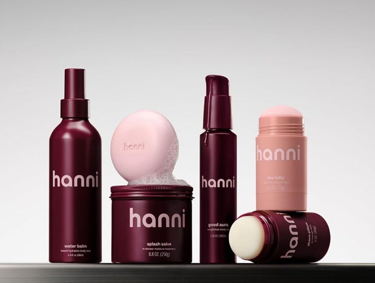 ![Variety of plastic cosmetic packaging materials like PET bottles, PP containers, and PS compacts](https://jinlinpackaging.com/wp-content/uploads/2025/05/What-Is-The-Most-Common-Plastic-Packaging-Material.jpg "Popular Plastic Packaging Materials")