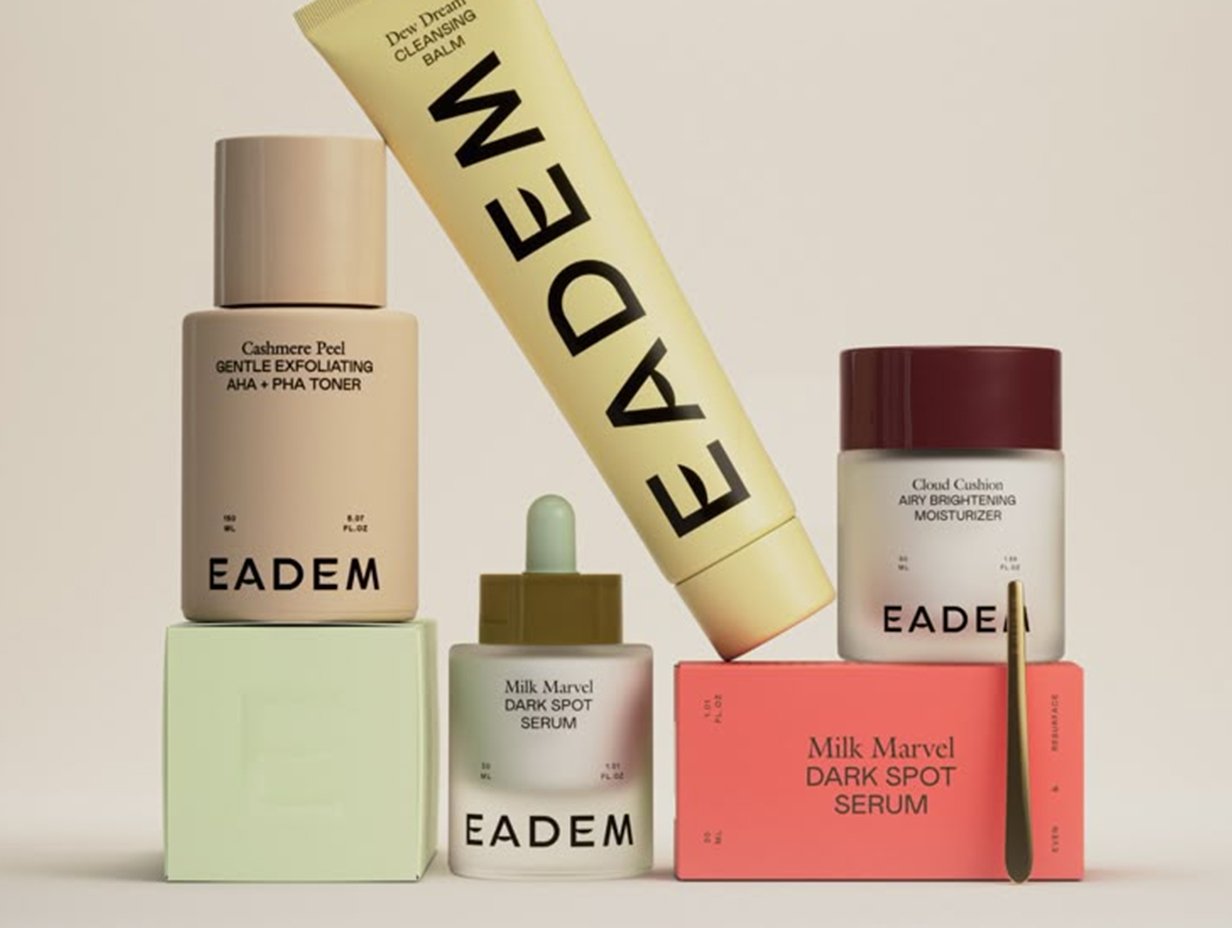 ![Instructions for responsible disposal or recycling of skincare packaging with focus on eco-friendly practices](https://jinlinpackaging.com/wp-content/uploads/2025/06/What-to-do-with-skincare-packaging.jpg "Skincare Packaging Disposal Tips")